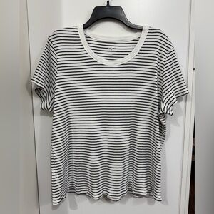 Black & White Striped, Ribbed Women's Tee Dressy Casual Classic